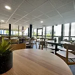 Lyon Aeroport 2*