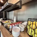 Lyon Aeroport Hotel 2*