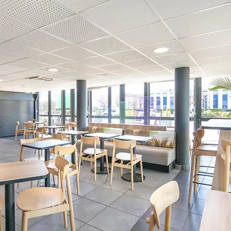 ホテル Lyon Aeroport 2*