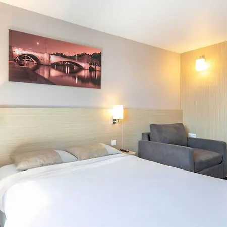 Première Classe Lyon Est - Quentin Fallavier - Aéroport 2*