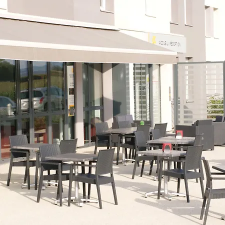 Lyon Aeroport 2*