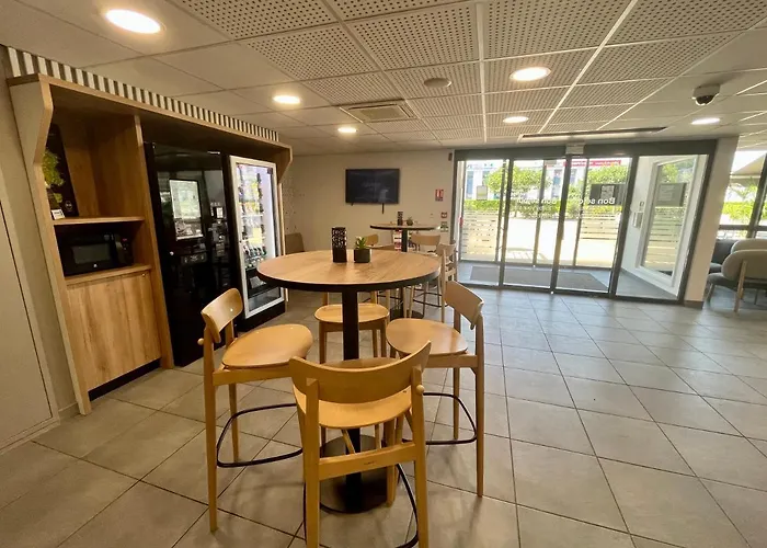 Première Classe Lyon Est - Quentin Fallavier - Aéroport 2*