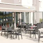 Lyon Aeroport 2*