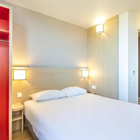 Lyon Aeroport Hotel 2*