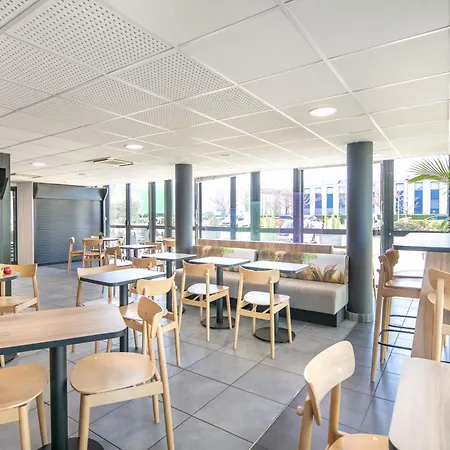 Lyon Aeroport Hotel 2*