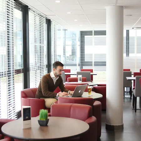 Première Classe Lyon Est - Quentin Fallavier - Aéroport 2*