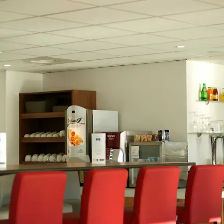 Lyon Aeroport 2*